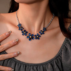 Close-up of the pendant and clasp on the Jewelry Set