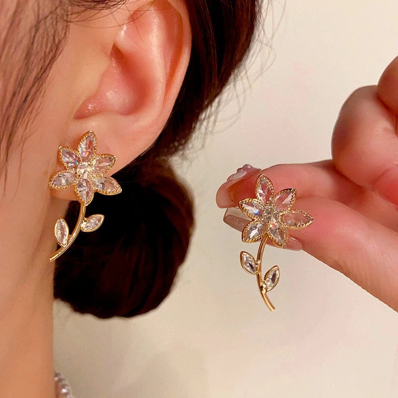 14K Gold-Plated Diamond Flower Earrings - elegant Golden Flower Earrings