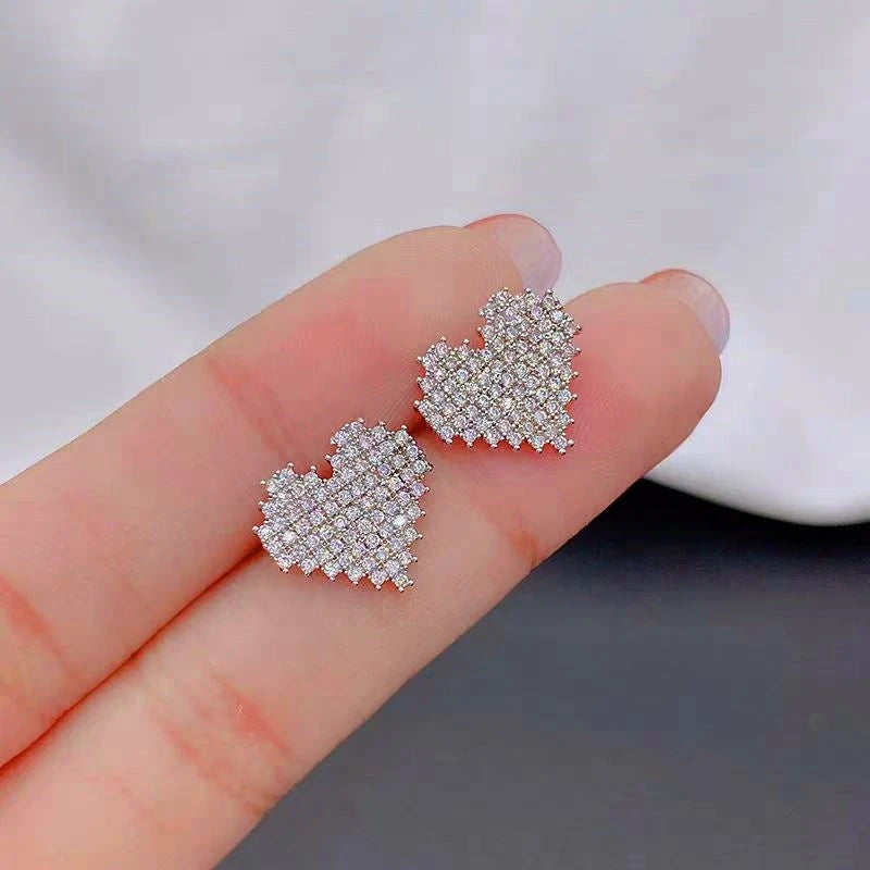 Close-up detail of the sparkling zircons and plating on the Pearl Tassel Earrings