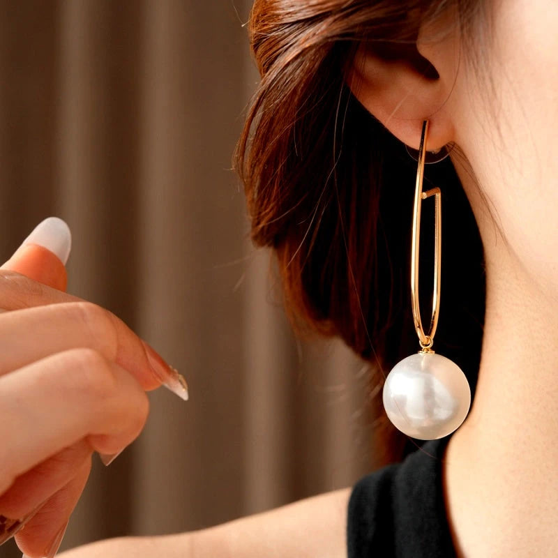 Close-up detail of the sparkling zircons and plating on the Bead Pearl Earrings