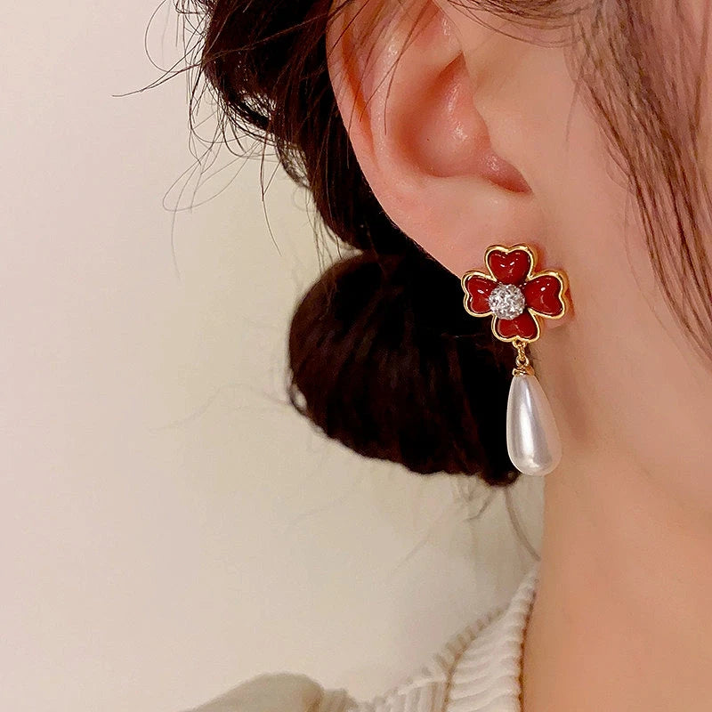 Close-up detail of the sparkling zircons and plating on the Flower Pearl Earrings