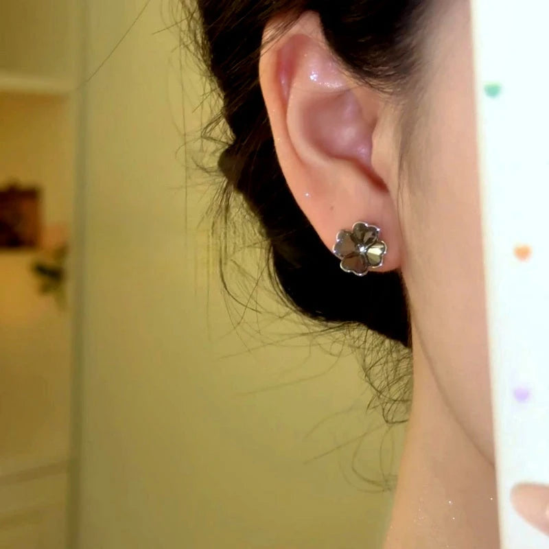 Close-up detail of the sparkling zircons and plating on the Flower Stud Earrings