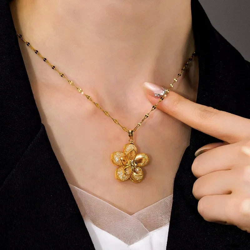 14K Gold-Plated Flower Pendant Necklace - beautiful Flower Pendant Necklace