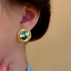 Close-up detail of the sparkling zircons and plating on the Irregular Pearl Flower