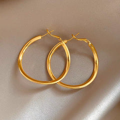 Angled view of the 14K Gold-Plated Simple Curvy Hoop Earrings