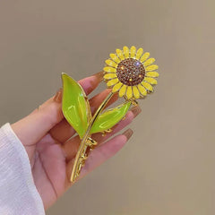 Angled view of the stylish 14K Gold-Plated Sunflower Hair Clip
