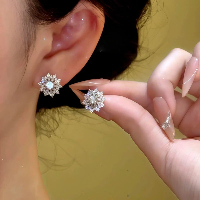 14K Gold-Plated Zircon Diamond Snowflake Stud Earrings - elegant Snowflake Stud Earrings