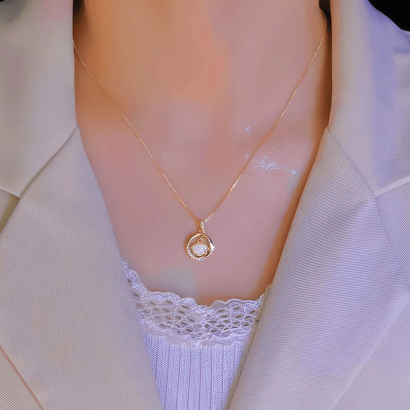 14K Gold-Plated Zircon Shell-Shaped Dynamic Circle Necklaces - beautiful Circle Necklaces