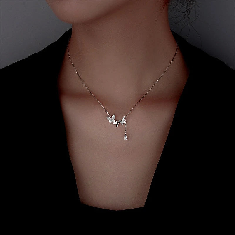 Close-up of the pendant and clasp on the Water Drop Tassel