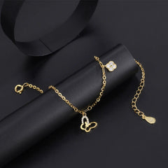 Detail of the bracelet's chain and links