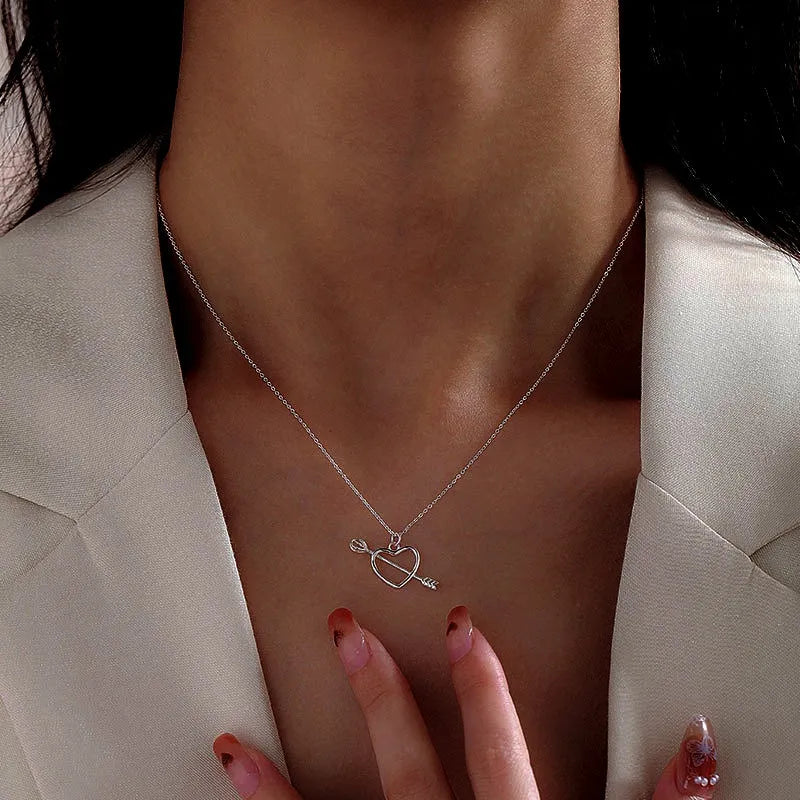 Detailed view of the Sterling Silver Elegant One Arrow Through The Heart Clavicle Chain Necklace chain and pendant