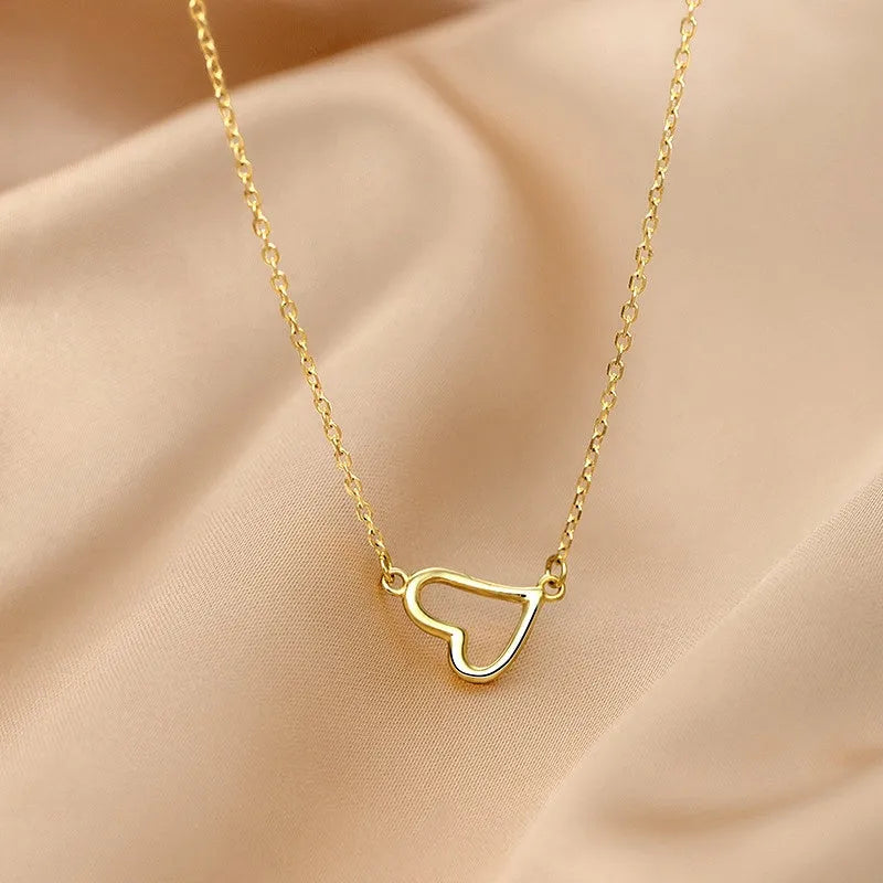 Detailed view of the Sterling Silver Heart-Design Necklaces chain and pendant