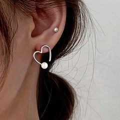 Close-up detail of the sparkling zircons and plating on the Heart Pearl Earrings
