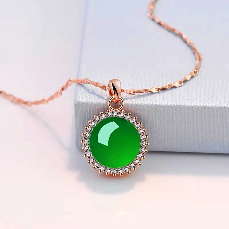 Detailed view of the Sterling Silver Luxury Zircon Round Chalcedony Necklace chain and pendant