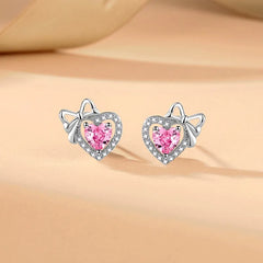 Close-up of the pendant and clasp on the Bow Jewelry Set