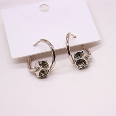 회전하는 다이아몬드 귀걸이