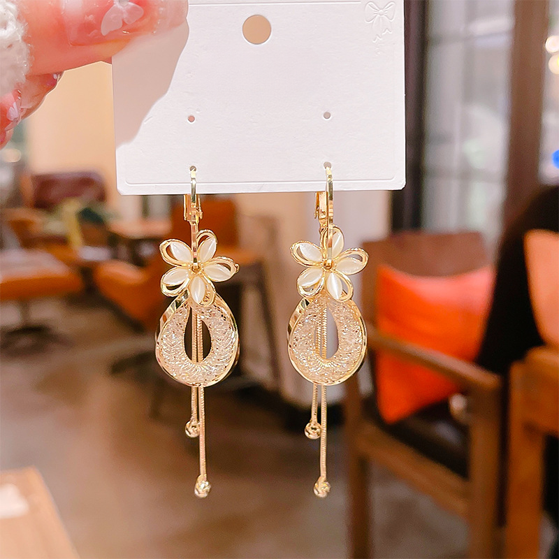 Exquisite, Luxurious & Beautiful Hollow Out Earrings