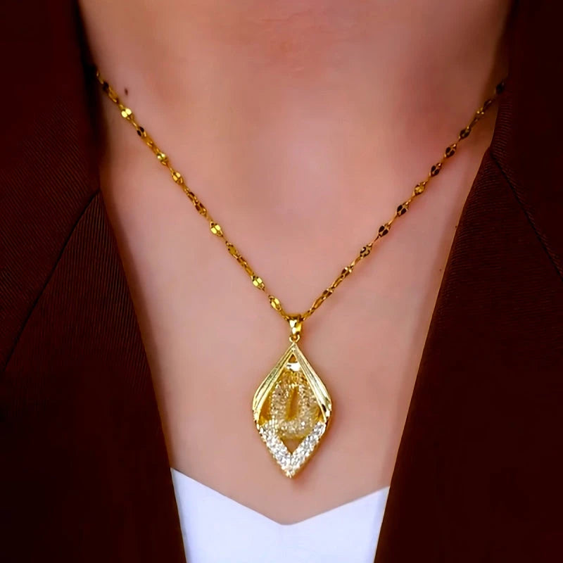 Detailed view of the 14K Gold-Plated Zircon Mesh Water Drop Pendant Necklace chain and pendant