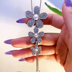 Close-up of the pendant and clasp on the silver flower necklace