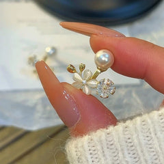 Close-up detail of the sparkling zircons and plating on the gold flower earrings