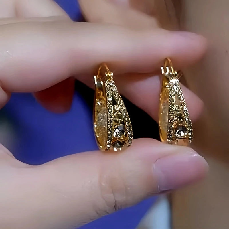 Close-up detail of the sparkling zircons and plating on the Mesh Water Drop Earrings