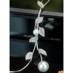 Close-up of the pendant and clasp on the Sweater Necklace