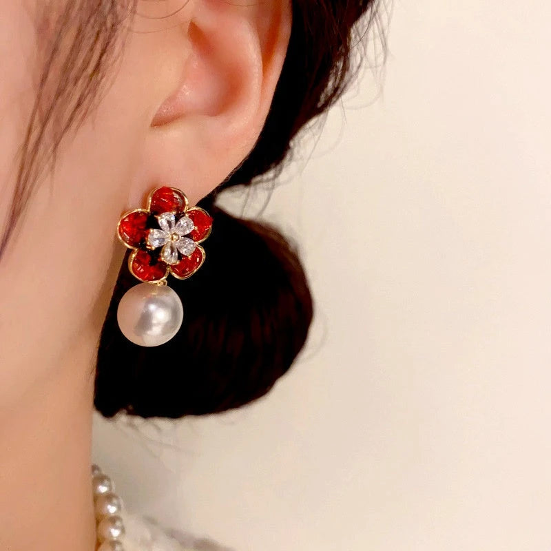 Close-up detail of the sparkling zircons and plating on the Flower Pearl Earrings