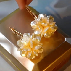 Close-up detail of the sparkling zircons and plating on the Flower Pearl Earrings