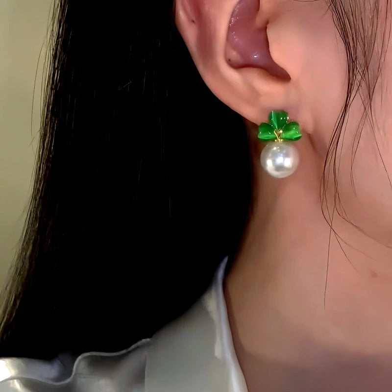 Close-up detail of the sparkling zircons and plating on the Flower Pearl Earrings