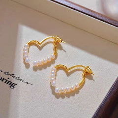 Close-up detail of the sparkling zircons and plating on the Heart Pearl Earrings