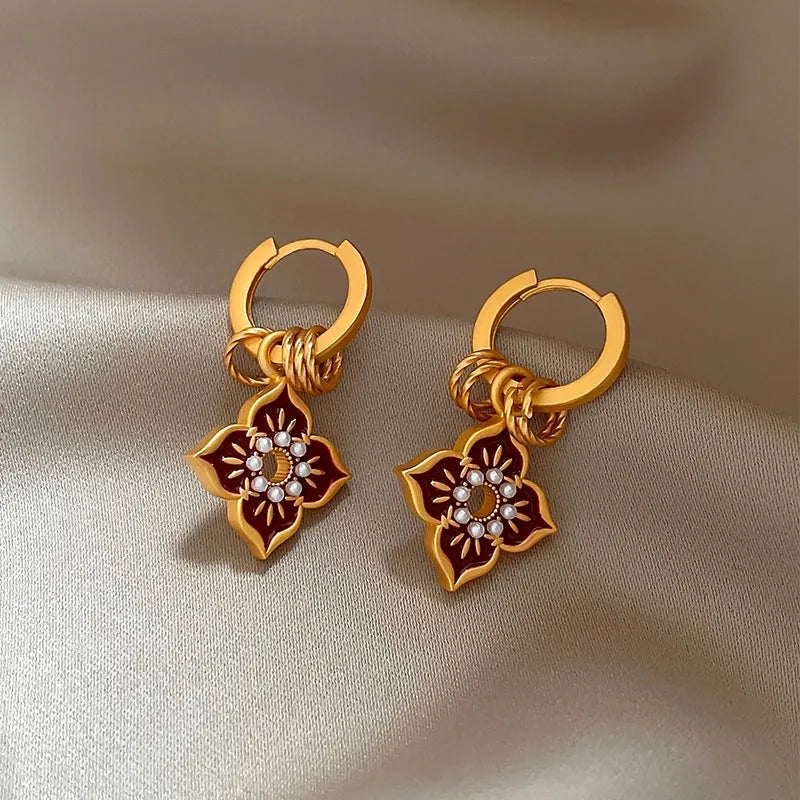 Angled view of the 14K Gold-Plated Elegant Painted Glazen Earrings