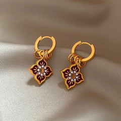 Angled view of the 14K Gold-Plated Elegant Painted Glazen Earrings
