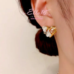 Close-up detail of the sparkling zircons and plating on the Heart Stud Earrings