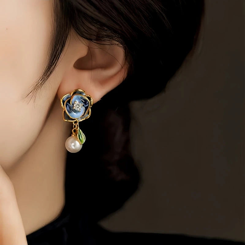 Close-up detail of the sparkling zircons and plating on the Flower Pearl Earrings