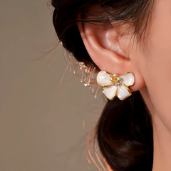 Close-up detail of the sparkling zircons and plating on the gold flower earrings