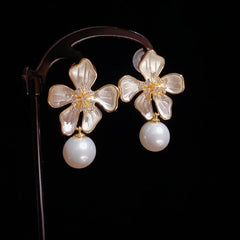 Close-up detail of the sparkling zircons and plating on the gold pearl earrings