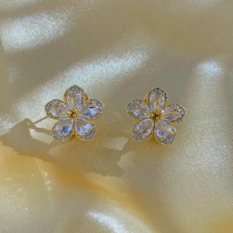 Close-up detail of the sparkling zircons and plating on the gold flower earrings