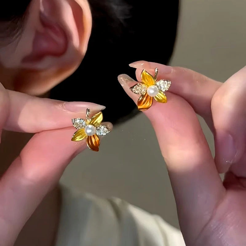 14K Gold-Plated Flower Stud Earrings - elegant Gold Flower Studs