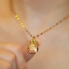 Close-up of the pendant and clasp on the Diamond Money Bag