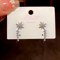 Angled view of the 14K Gold-Plated Luxury Design Zircon Diamond Star Crawler