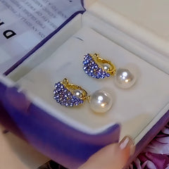 Close-up detail of the sparkling zircons and plating on the Heart Pearl Earrings