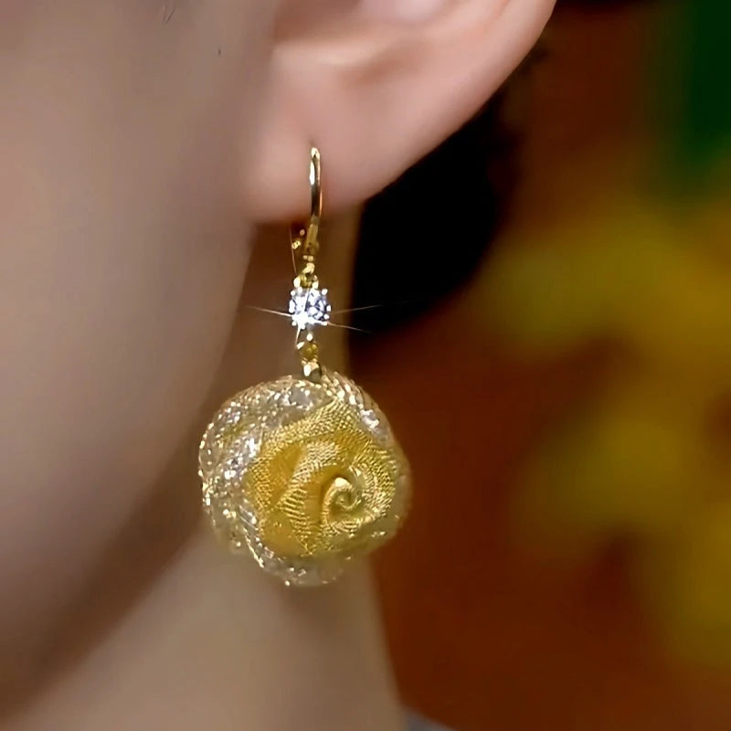 Close-up detail of the sparkling zircons and plating on the Zircon Gold Rose