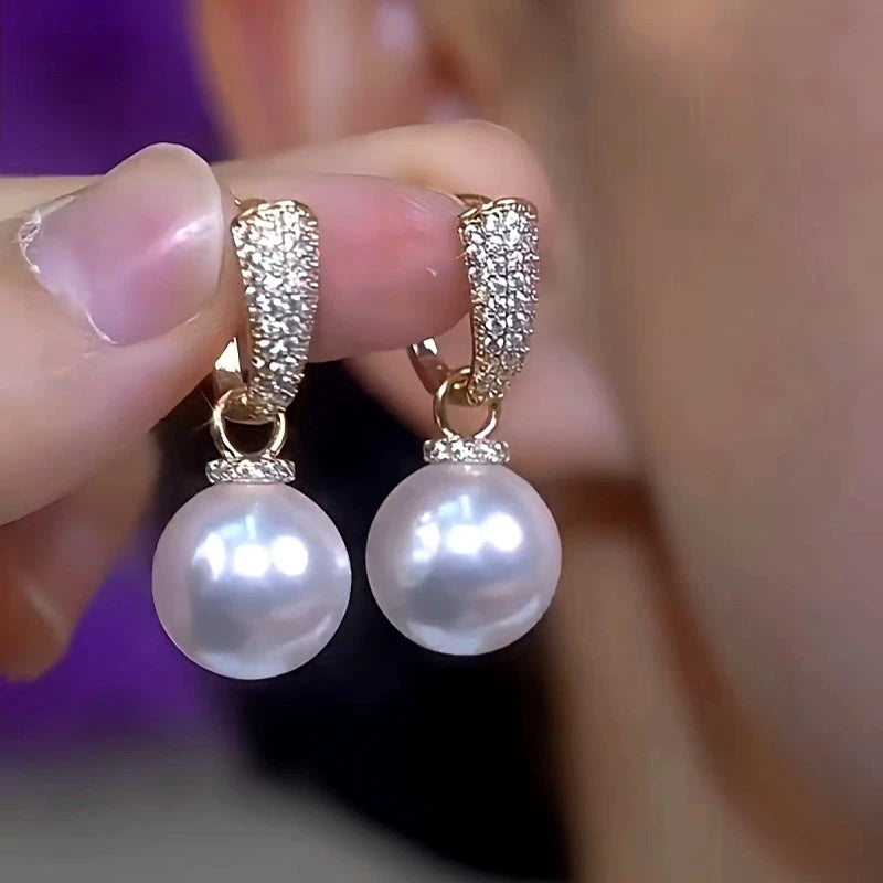 Close-up detail of the sparkling zircons and plating on the Zircon White Pearl
