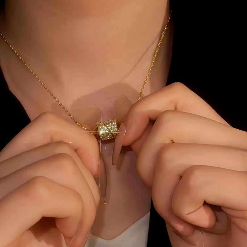 Detailed view of the 14K Gold-Plated Magnetic Zircon Diamond Candy Necklace chain and pendant