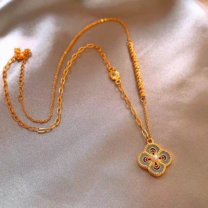 Detailed view of the 14K Gold-Plated Oil-Drop Flower Patchwork Necklace chain and pendant