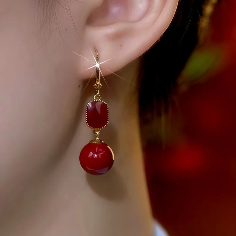 Close-up detail of the sparkling zircons and plating on the Oil Drop Pearl