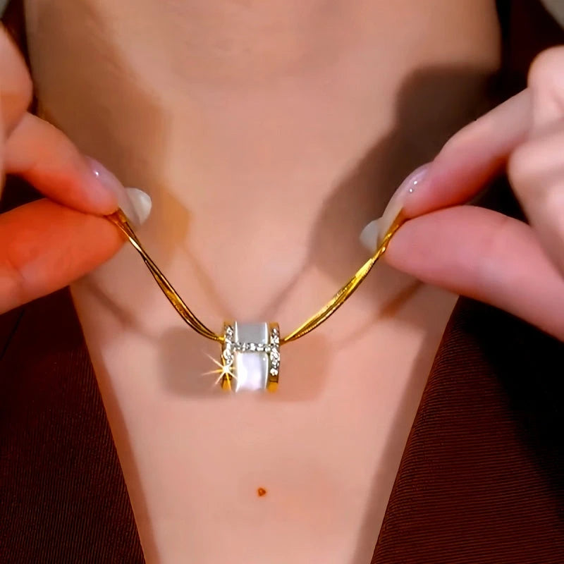 Detailed view of the 14K Gold-Plated Slim Waist Necklace chain and pendant