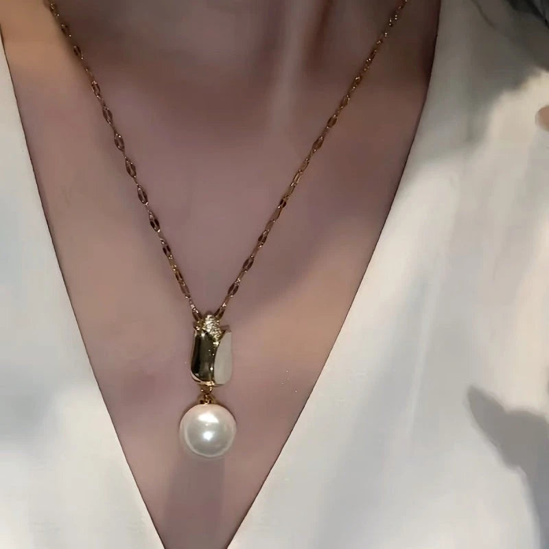 Perfect Tulip Pearl Set for adding glamour to any outfit