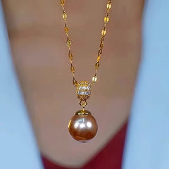 Close-up detail of the sparkling zircons and plating on the Pearl Jewelry Set