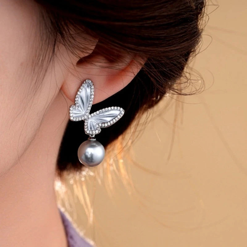 Close-up detail of the sparkling zircons and plating on the Gray Pearl Earrings